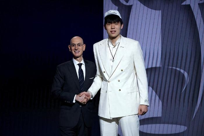 韩国媒体质疑杨瀚森！史上最荒唐的选择，开拓者队是为了中国市场