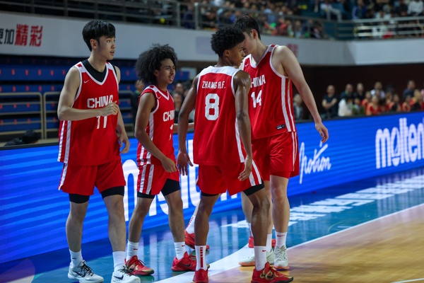 这怎么打😪中国U19对阵法国前场板7-24 一波5连败&amp;篮板均处下风