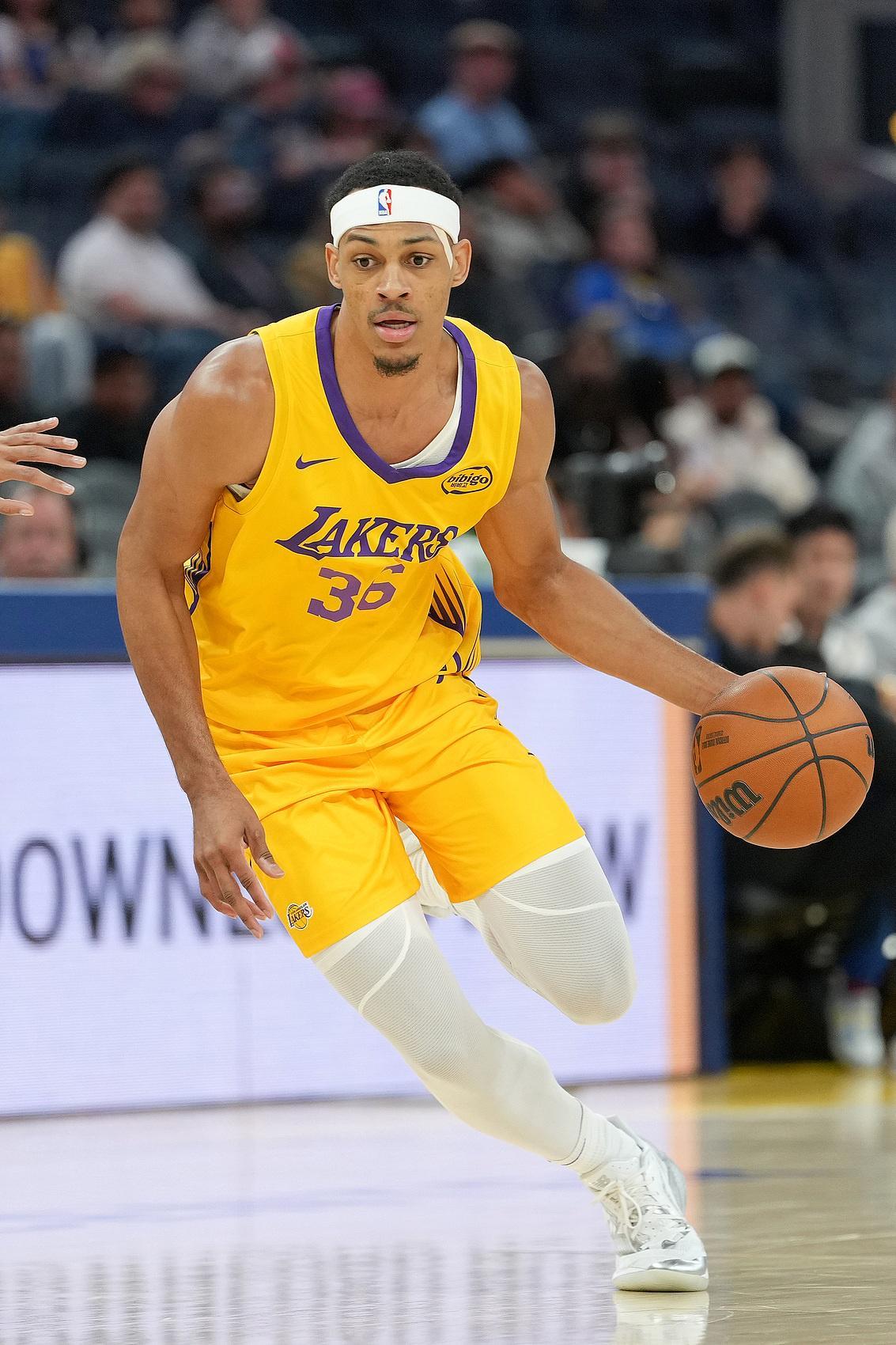 半岛体育APP-就打了两节？湖人全场64中22仅拿到58分 替补合计贡献2分