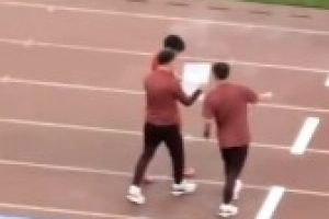 未来可期！王钰栋替补登场时，全场球迷高呼王钰栋的名字