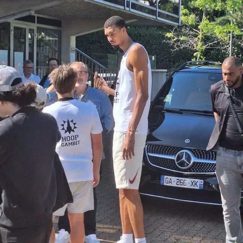 半岛体育APP-长壮又长高？文班亚马近照曝光，手臂增肌效果明显