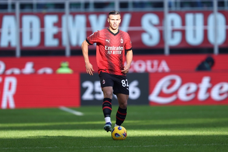 半岛体育官网-记者：西米奇转会费1800万欧+400万欧浮动，明天接受吉达联合体检