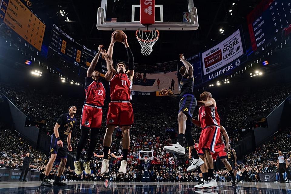 半岛体育-负面影响依然非常明显，快船内线老将怎么可能扮演更重要的角色？